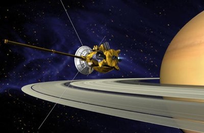 Cassini bremst in die Umlaufbahn des Saturns